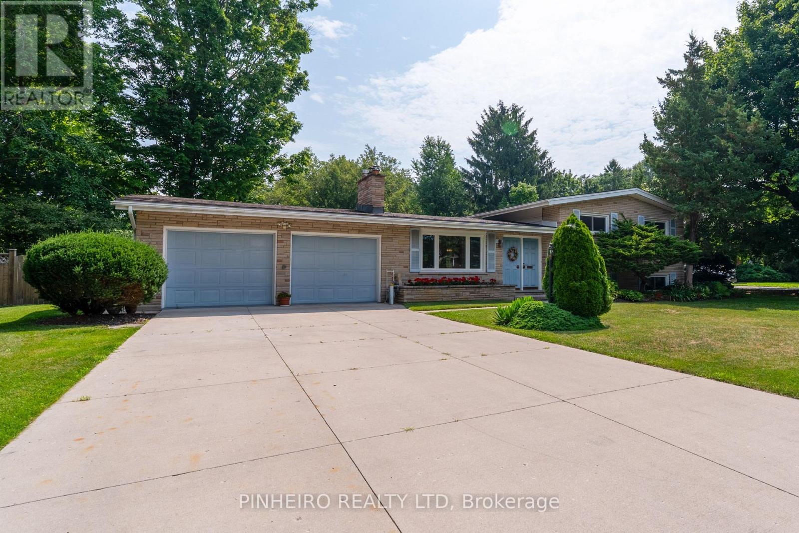 14 Outer Dr, London, ON N6P 1C7