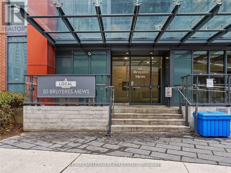 710 50 Bruyeres Mews, Toronto, ON M5V 0H8