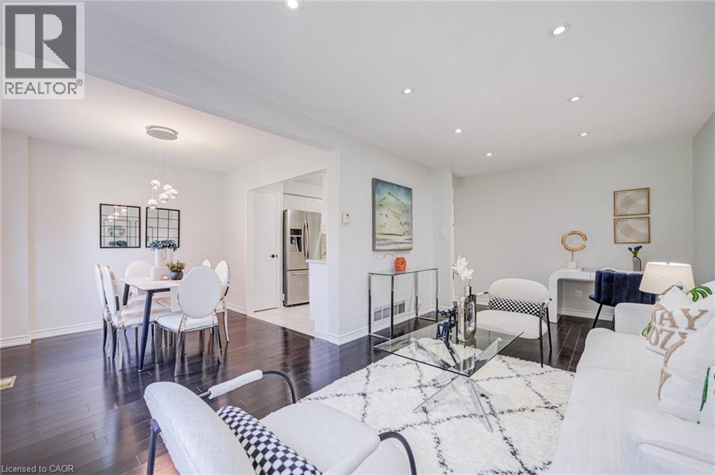41 Mississauga Valley Boulevard Unit 12, Mississauga, ON L5A 3N5