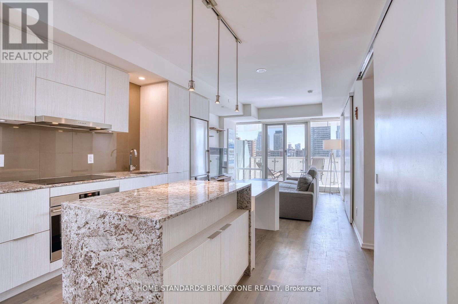 1306 1 Bloor St E, Toronto, ON M4W 0A8