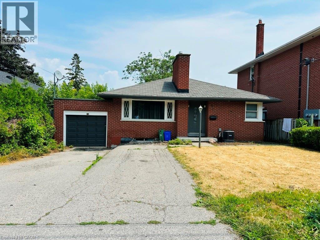 387 Mary St N, Oshawa, ON L1G 5C9