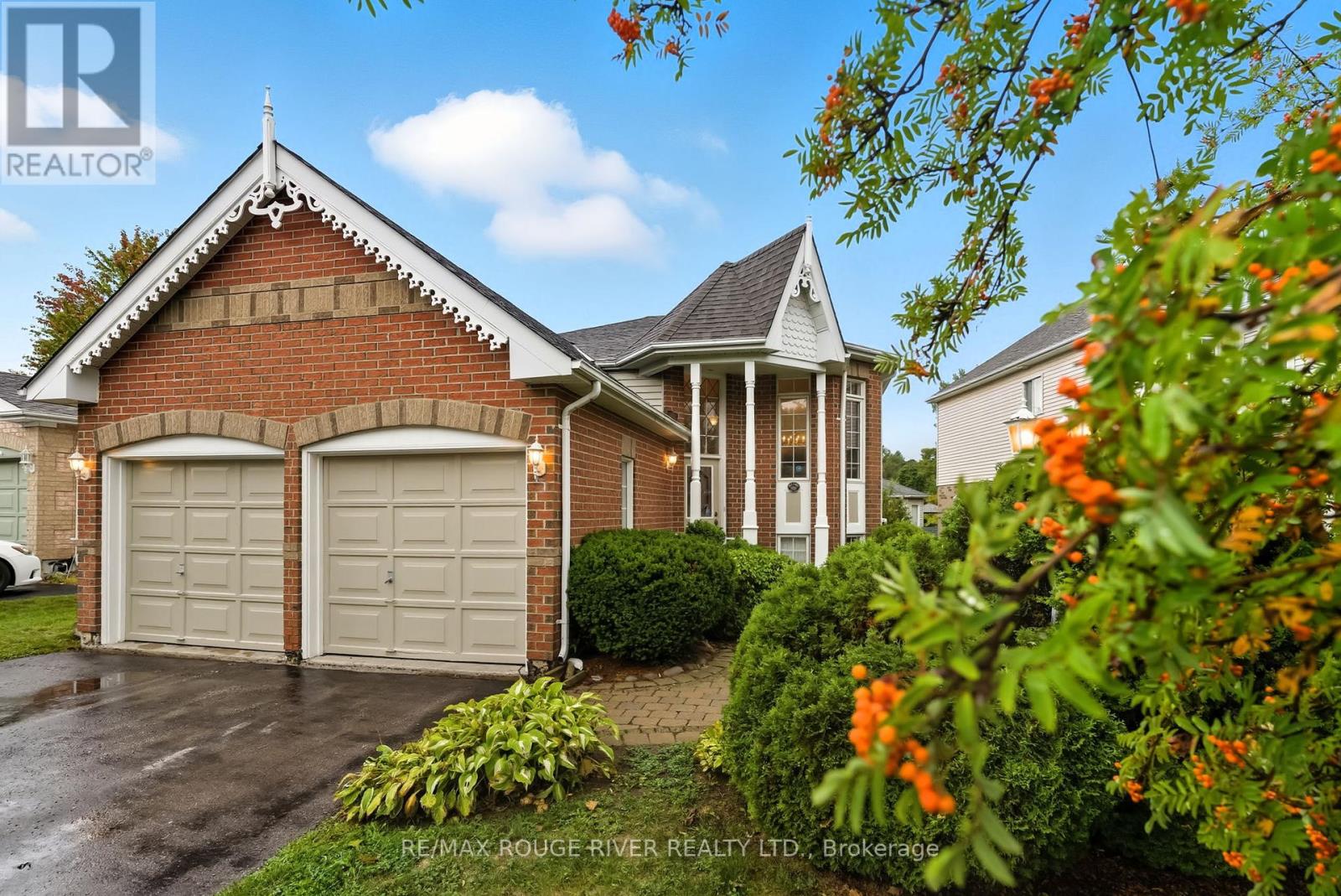 1050 Ridgemount Blvd, Oshawa, ON L1K 2K7
