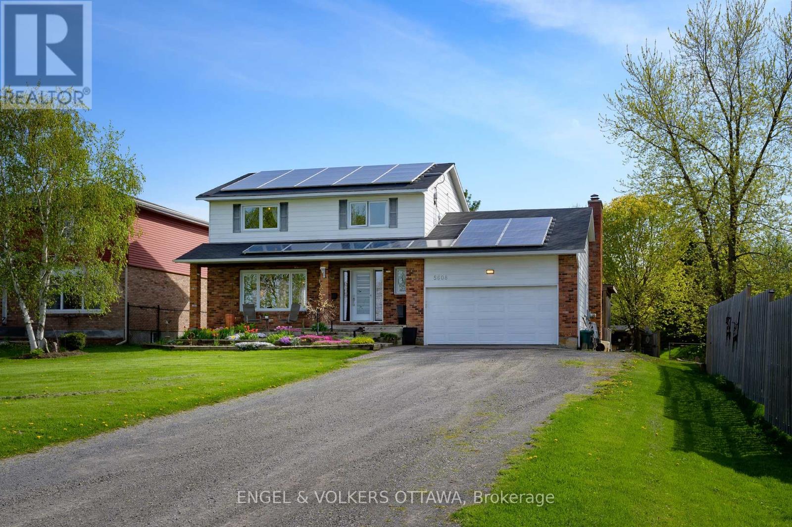 5608 Richmond Rd, Ottawa, ON K2R 1E3