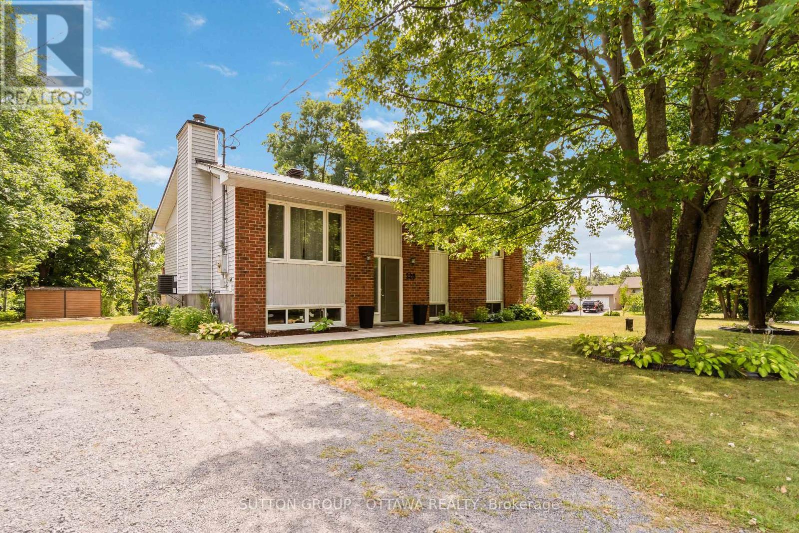 220 Agathe St, Clarence-Rockland, ON K4K 1K7