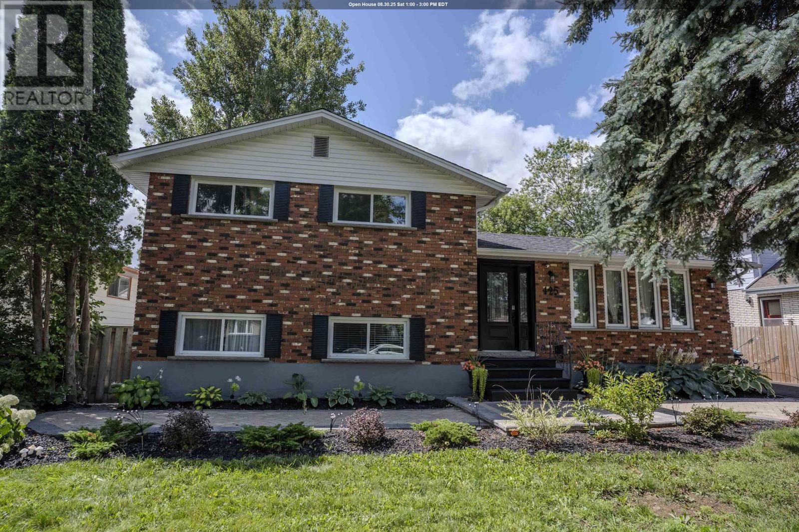 425 Chelsea Cres, Thunder Bay, ON P7B 5P8