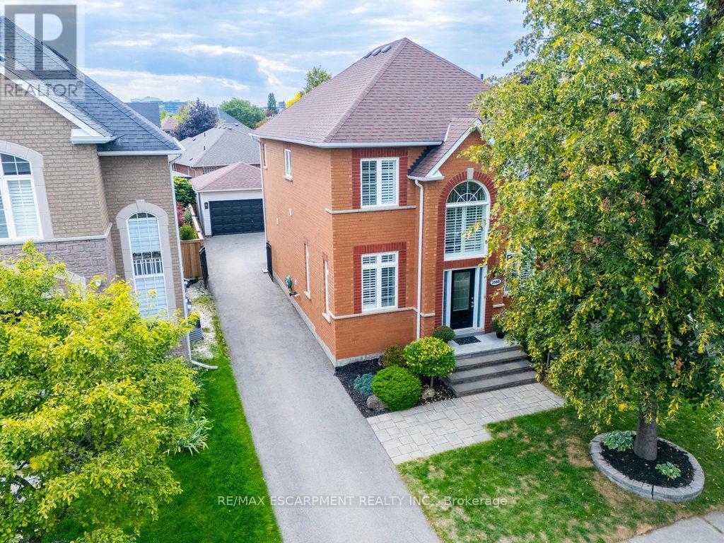 2588 Castle Hill Cres, Oakville, ON L6H 6J1