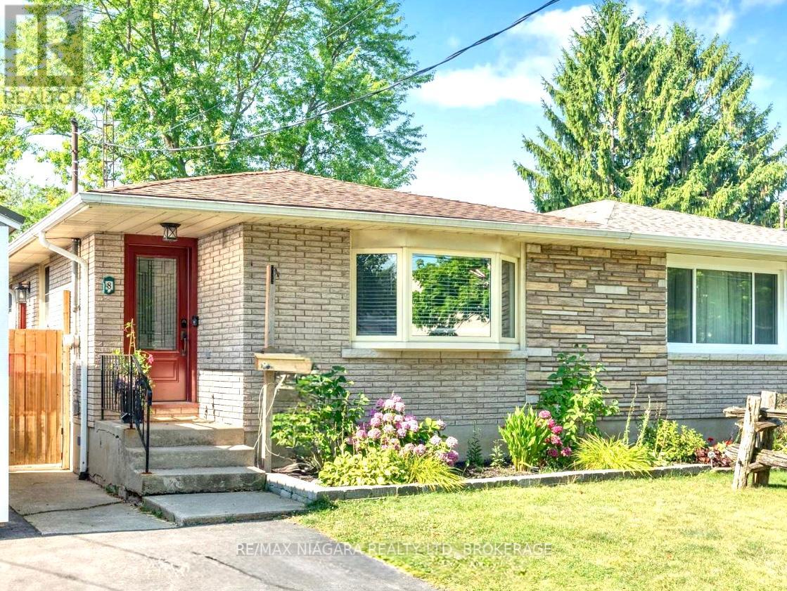 8 Lakehurst Dr, St. Catharines, ON L2N 4C2