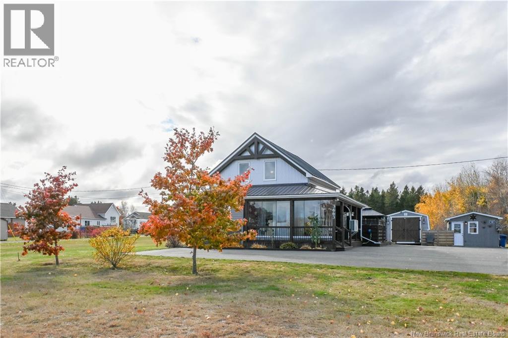 3663 Rue Luce St, Tracadie-Sheila, NB E1X 1B4
