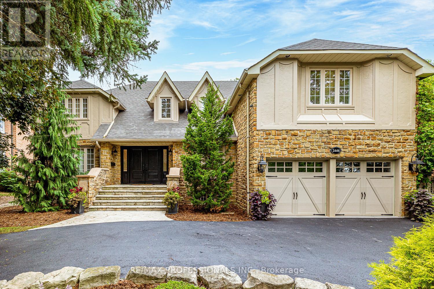 2446 Hammond Rd, Mississauga, ON L5K 1T2