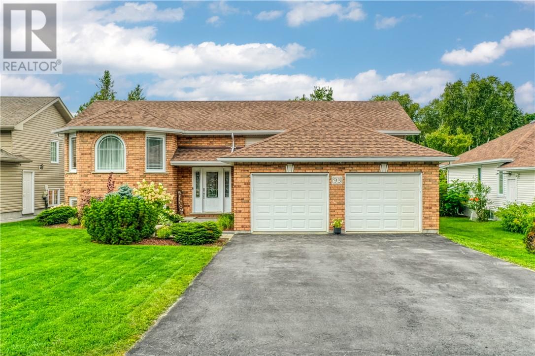 93 Jacob St, Lively, ON P3Y 1E4