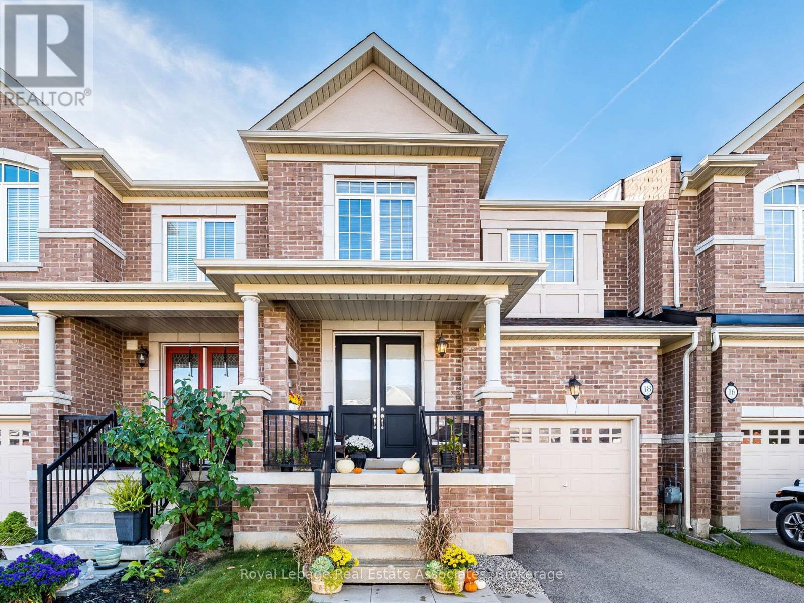 18 Heming Trl, Hamilton, ON L9G 3K9
