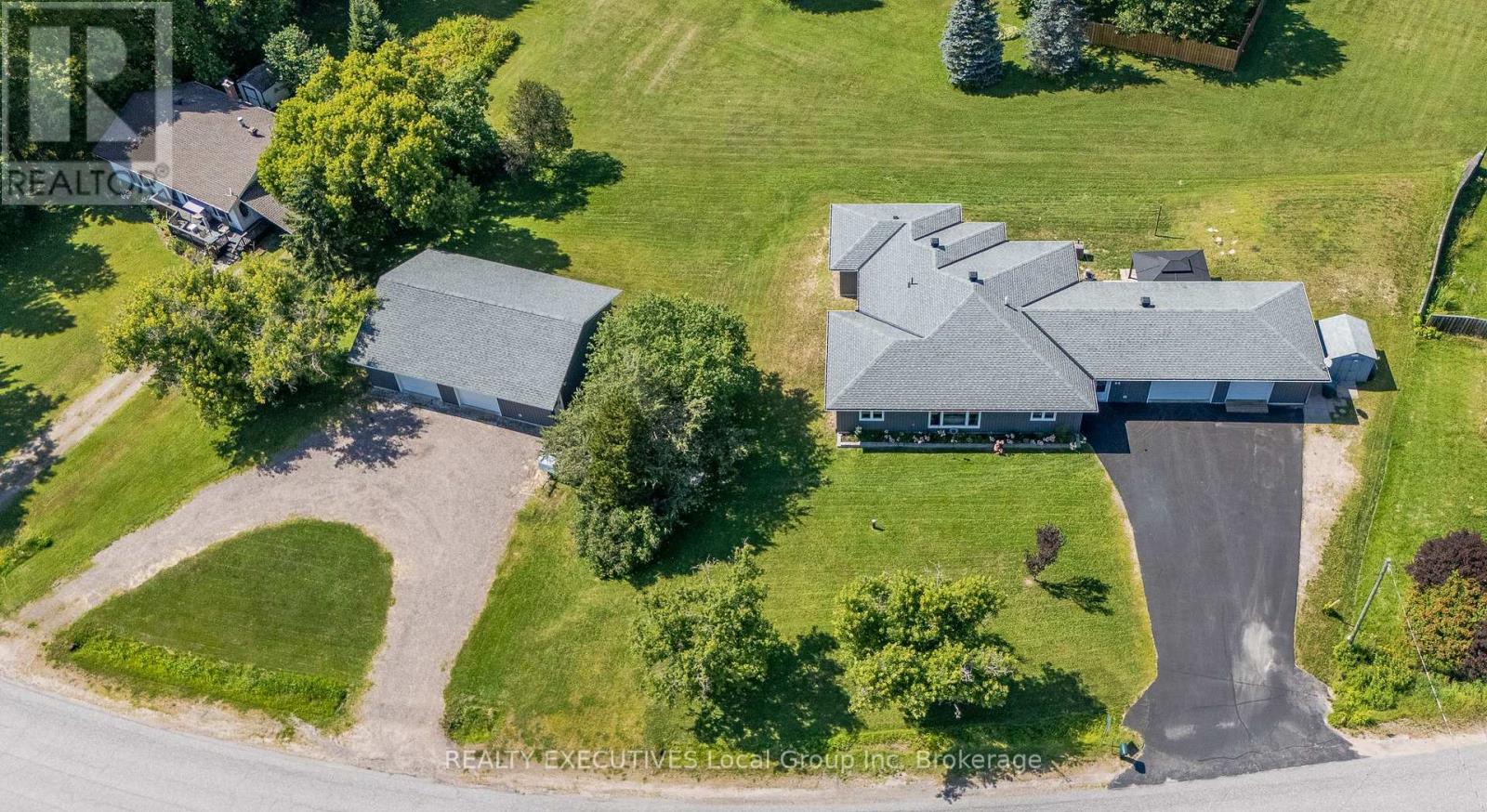 98 Memorial Park Dr E, Powassan, ON P0H 1Z0