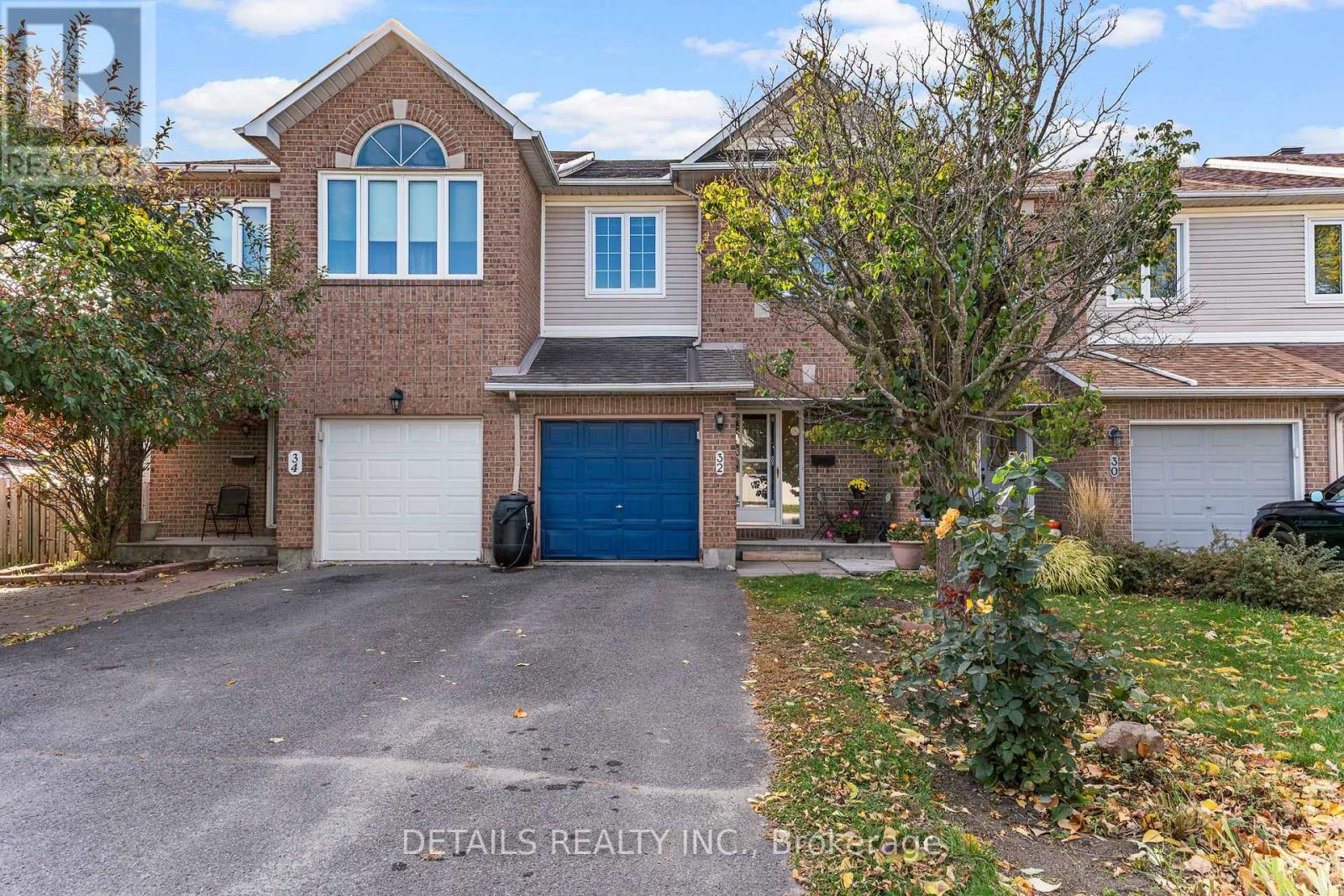 32 Crownridge Dr, Ottawa, ON K2M 2M7