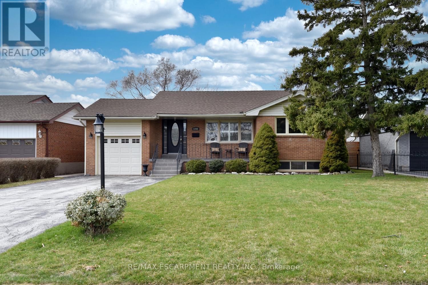 1204 Tavistock Dr, Burlington, ON L7P 2N5
