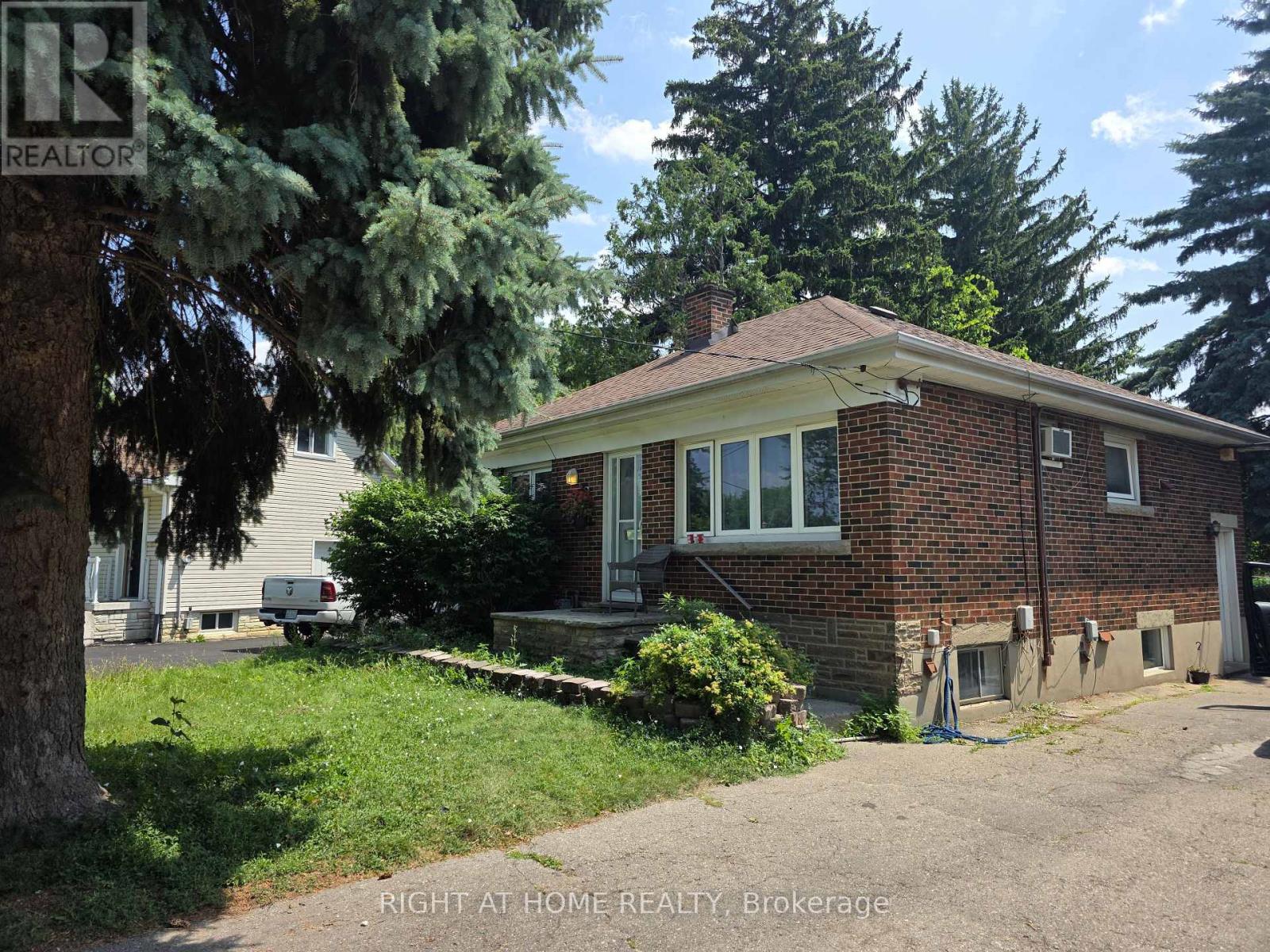 9 Rogers Rd, Brampton, ON L6X 1L7