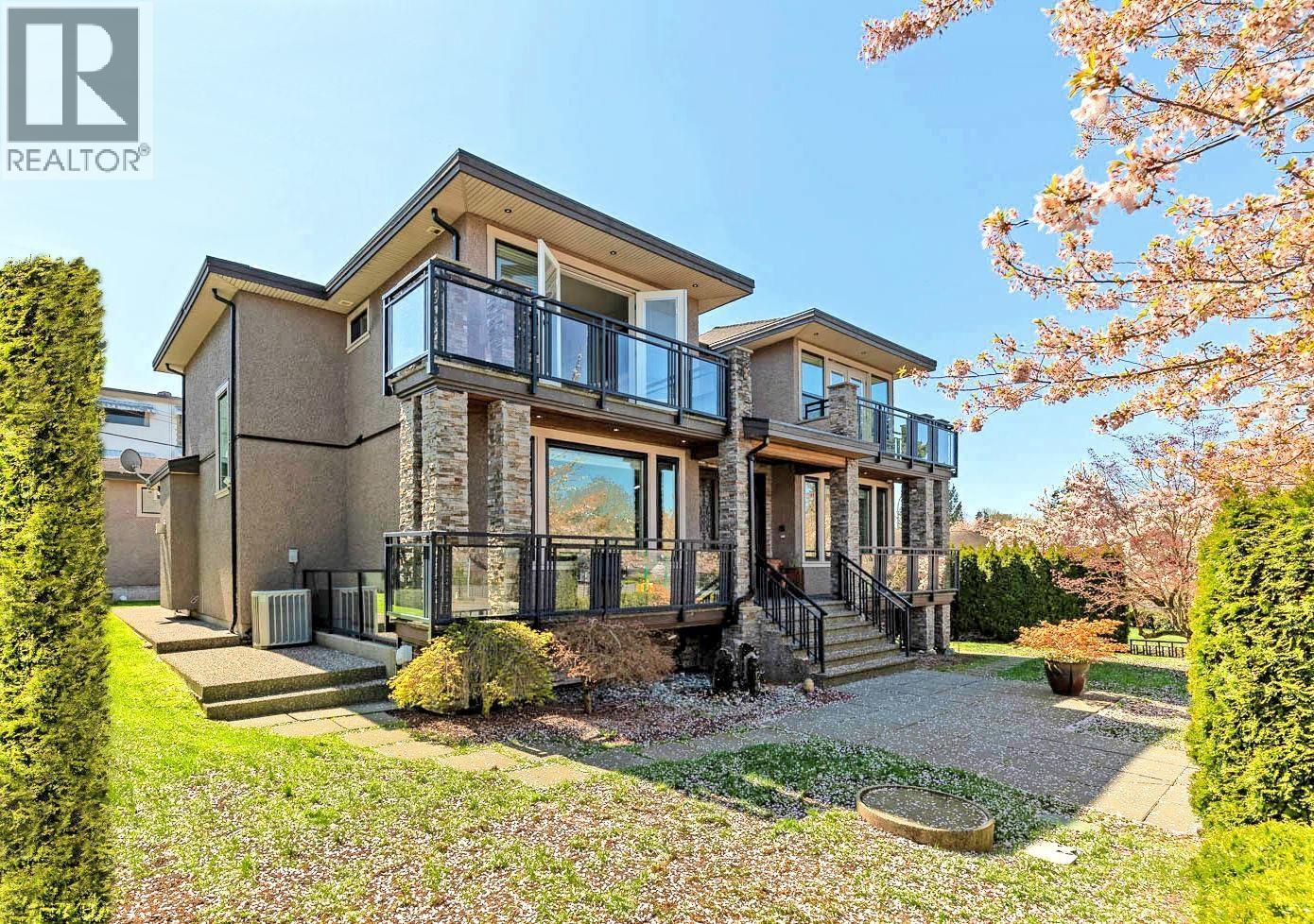 7120 Ridge Dr, Burnaby, BC V5A 1B2