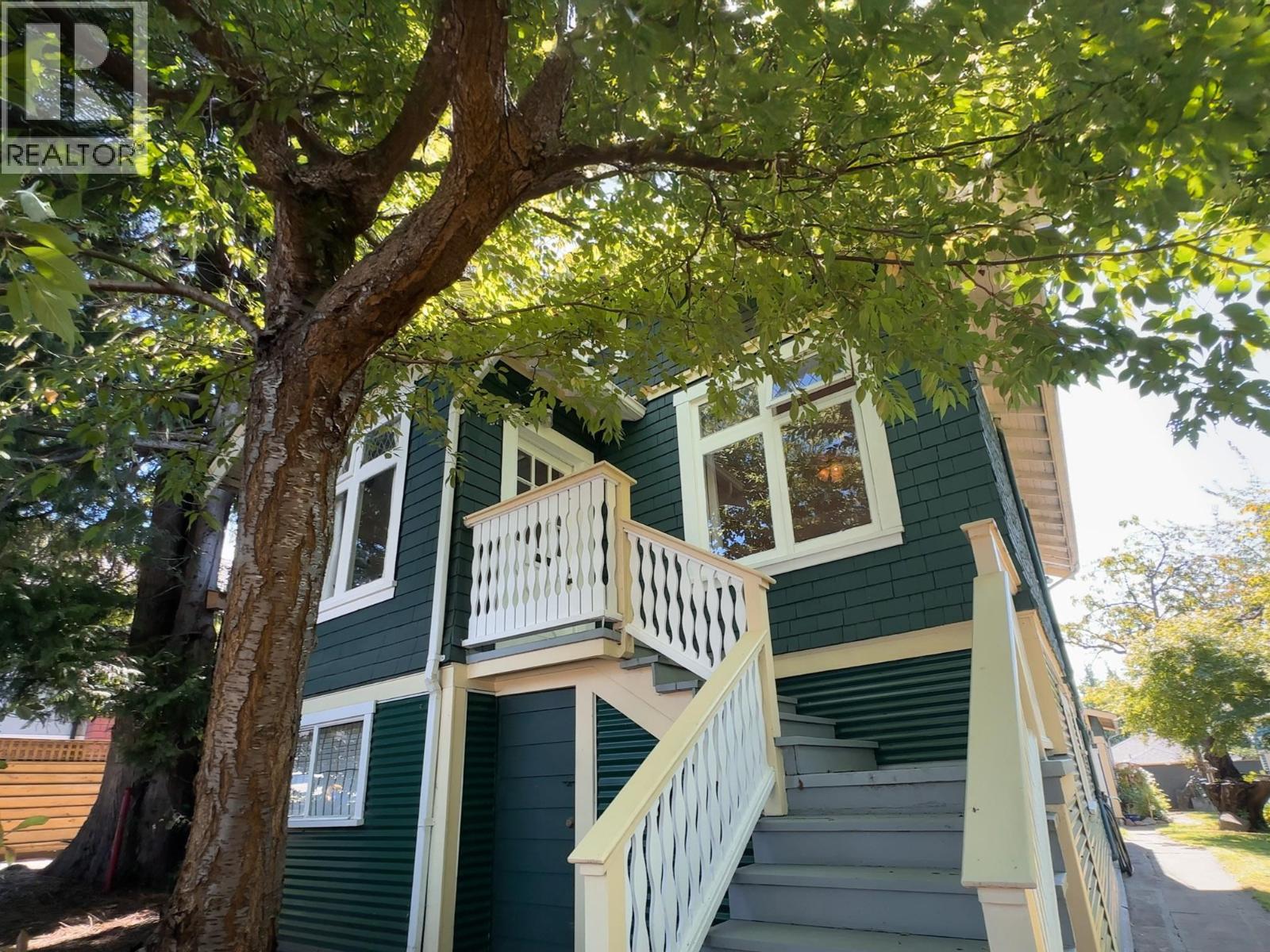 3336 E Georgia St, Vancouver, BC V5K 2L4