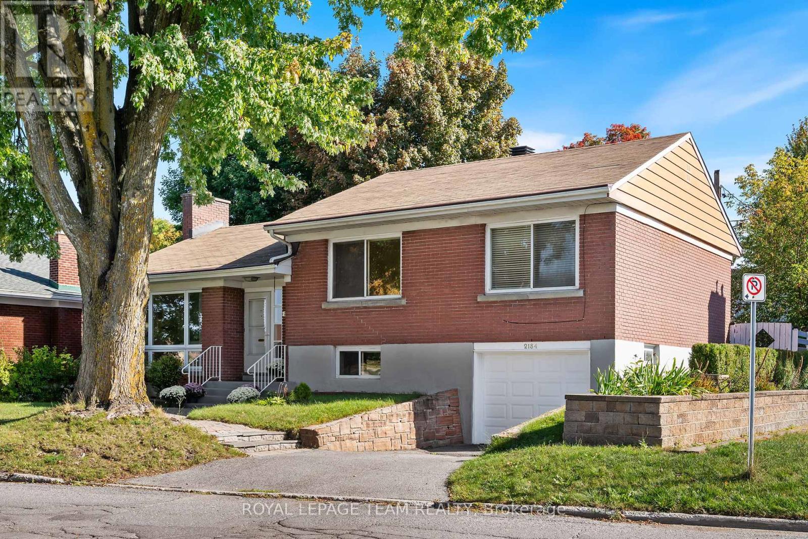 2184 Iris St, Ottawa, ON K2C 1B3