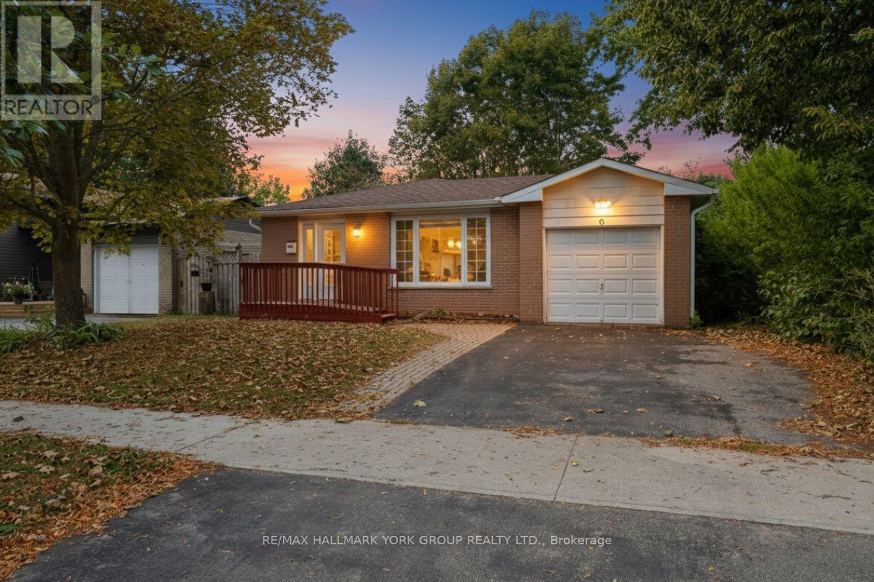 6 Glenecho Dr, Barrie, ON L4M 4J3