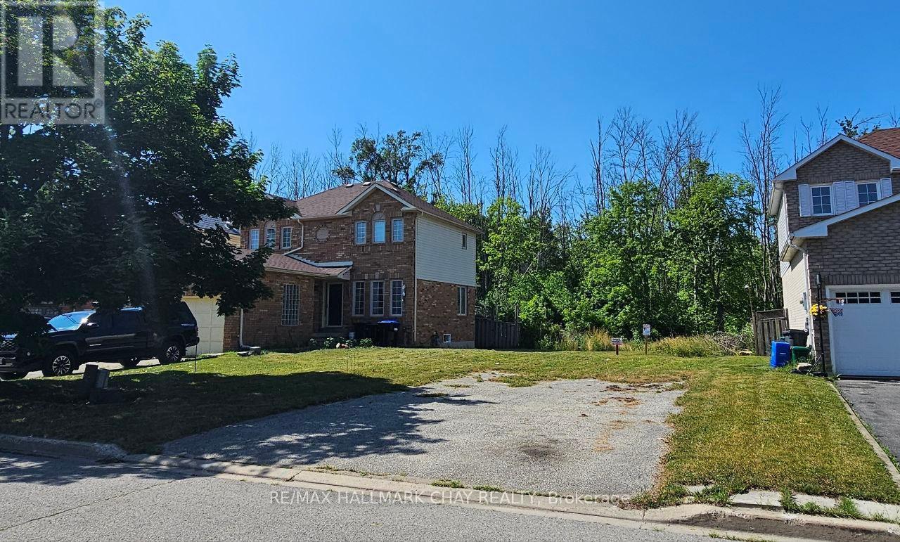 2220 Chalmers Cres, Innisfil, ON L9S 1Y6