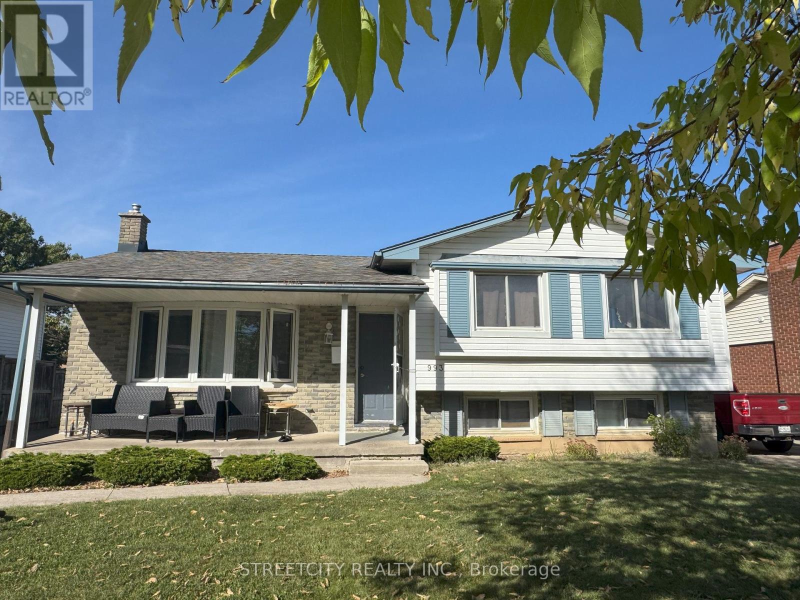 993 Osgoode Dr, London, ON N6E 1C9