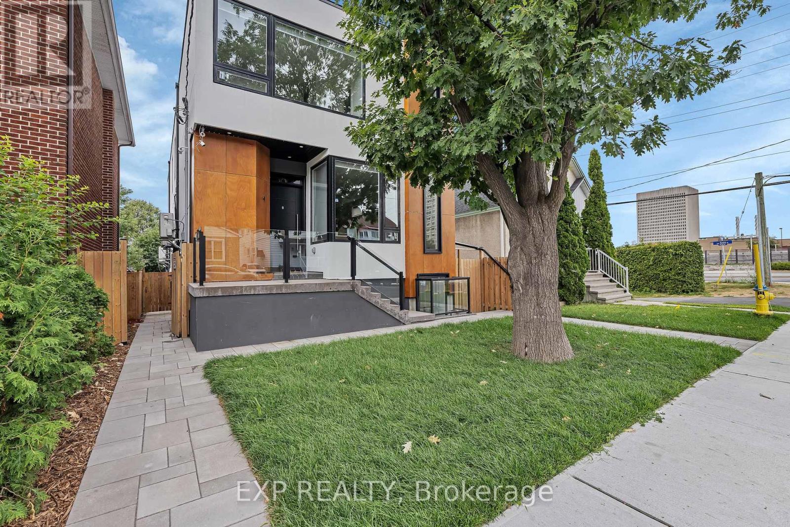 4 Huron Ave N #a, Ottawa, ON K1Y 0V9