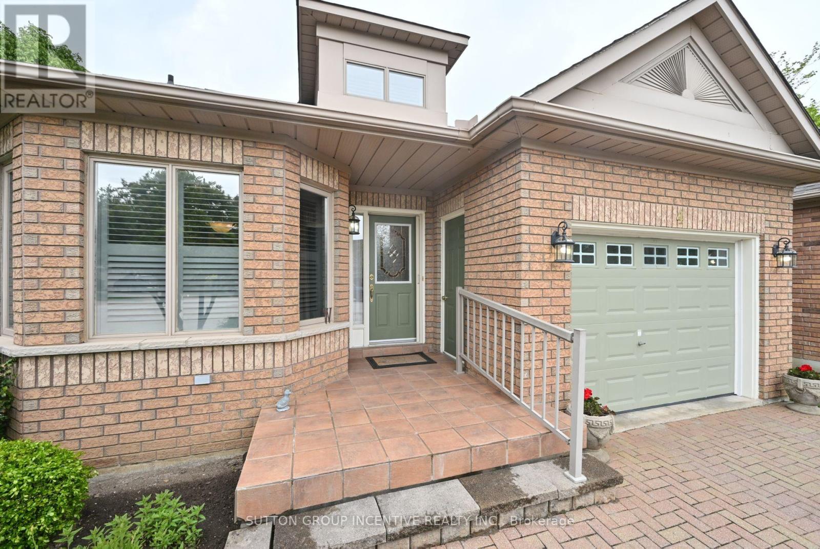 4 Belair Pl, New Tecumseth, ON L9R 1Z1