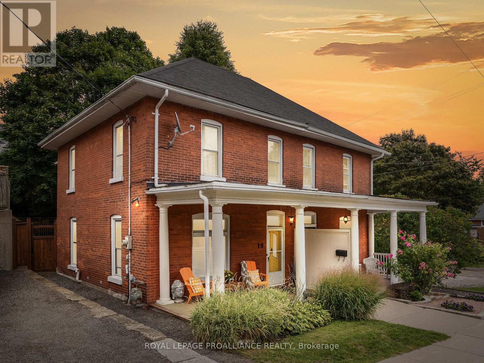 19 Pine St S, Port Hope, ON L1A 3E6