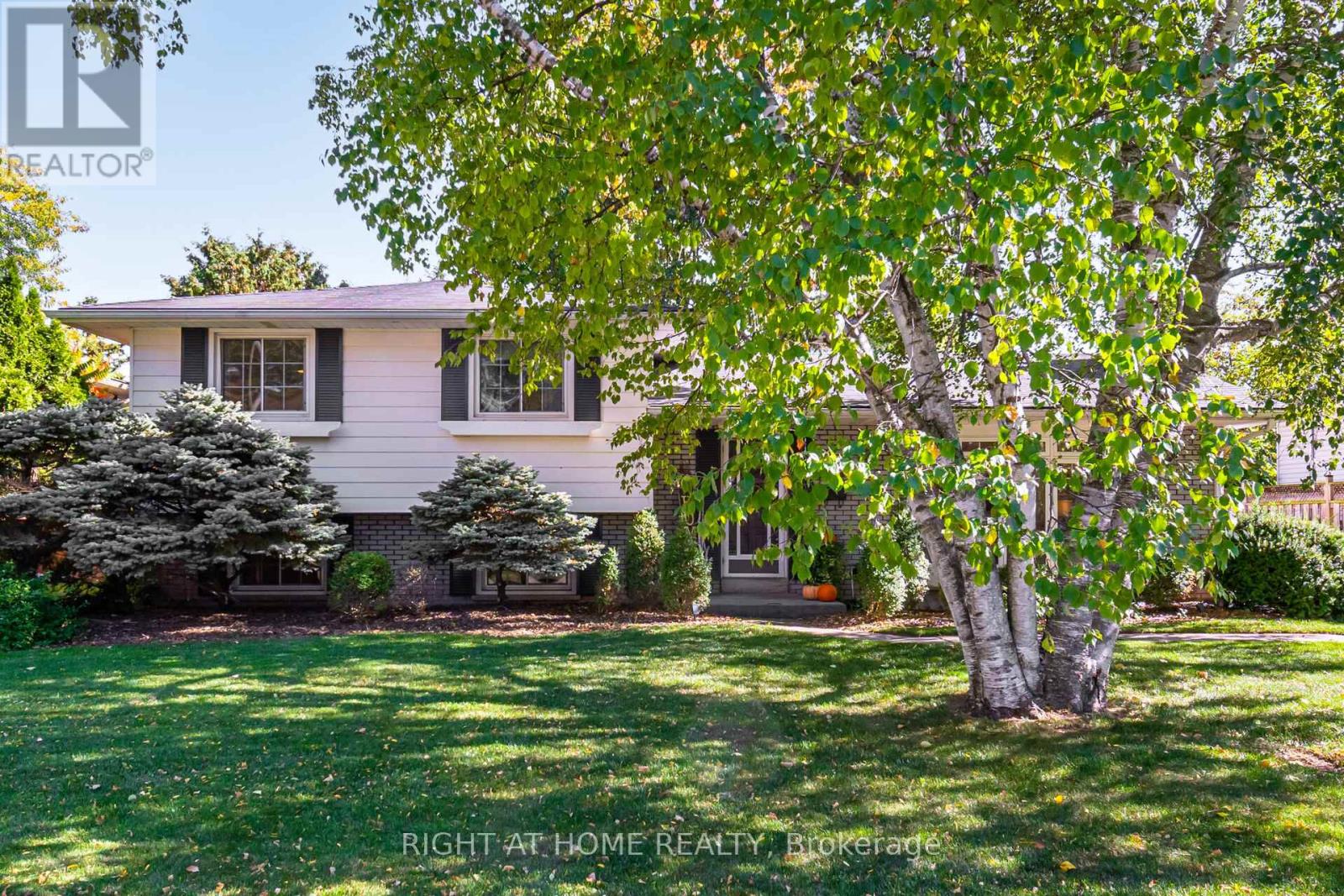 5188 Cherryhill Cres, Burlington Appleby, ON L7L 4C4