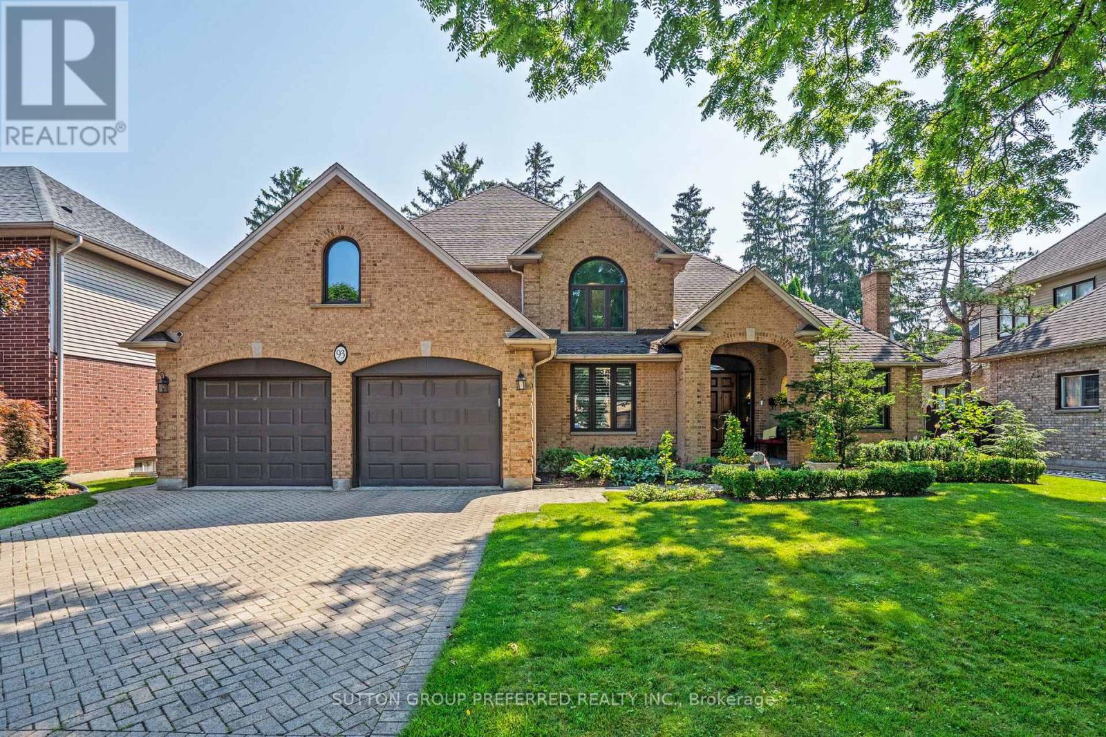 93 Hartson Rd, London, ON N6H 4Z4