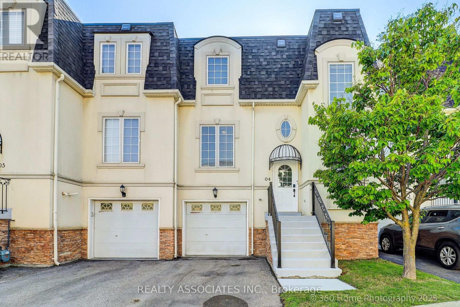 4 215 16th Ave, Richmond Hill, ON L4C 0T8