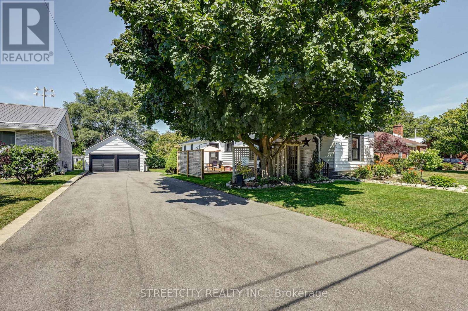 38 St Andrew St, Aylmer, ON N5H 2N1