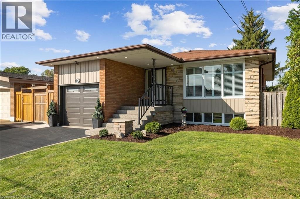 15 Purdy Cres, Hamilton, ON L9A 3B4