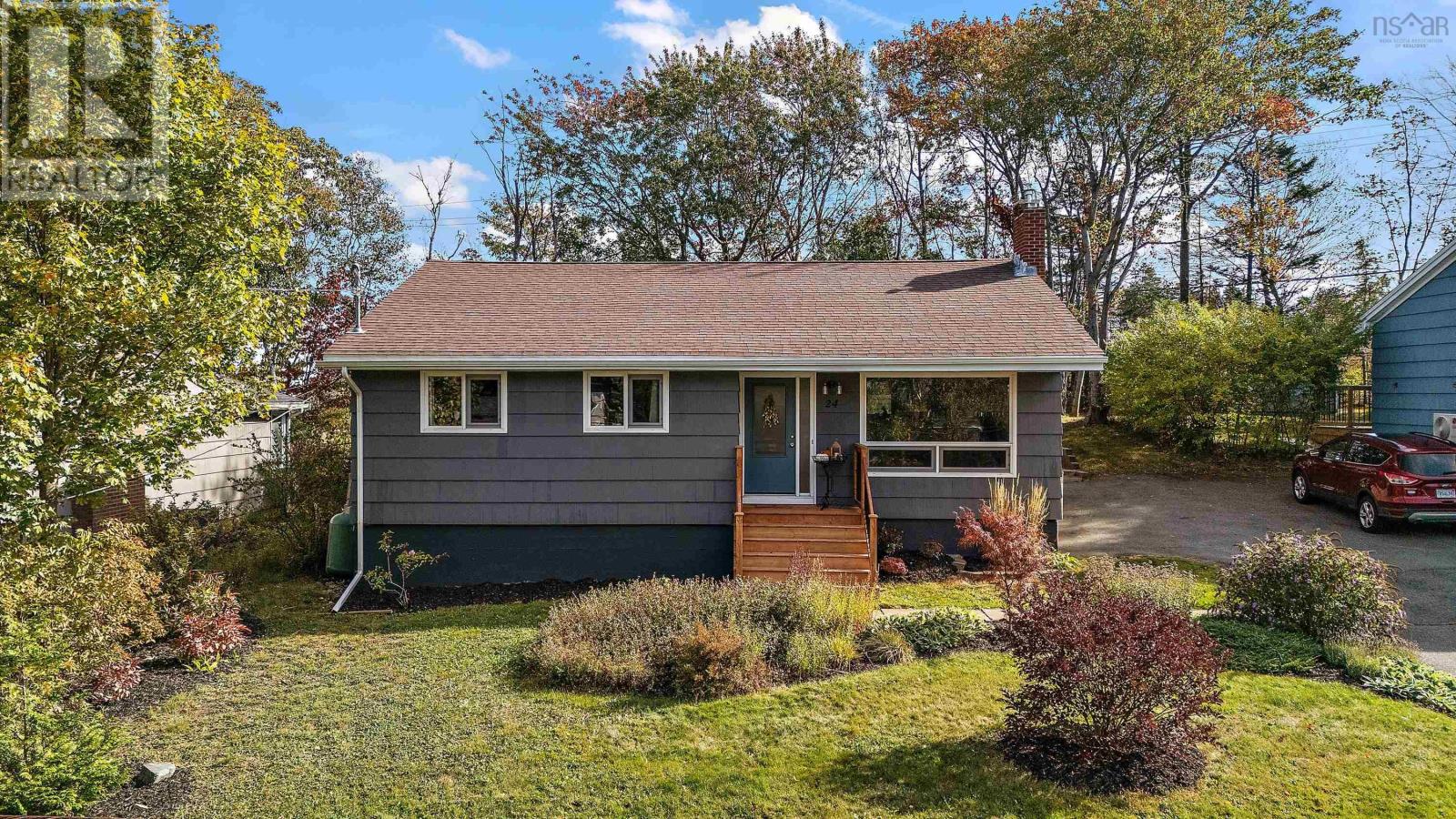 24 Canary Cres, Halifax, NS B3M 1R1