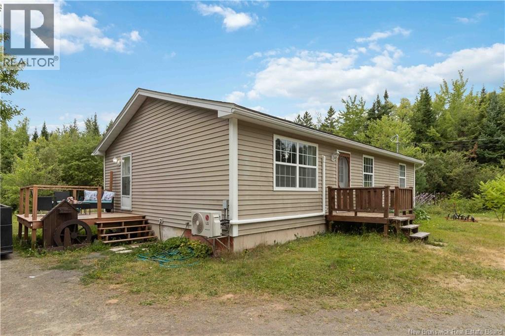 136 Pacific Junction Rd, Berry Mills, NB E1G 2N8