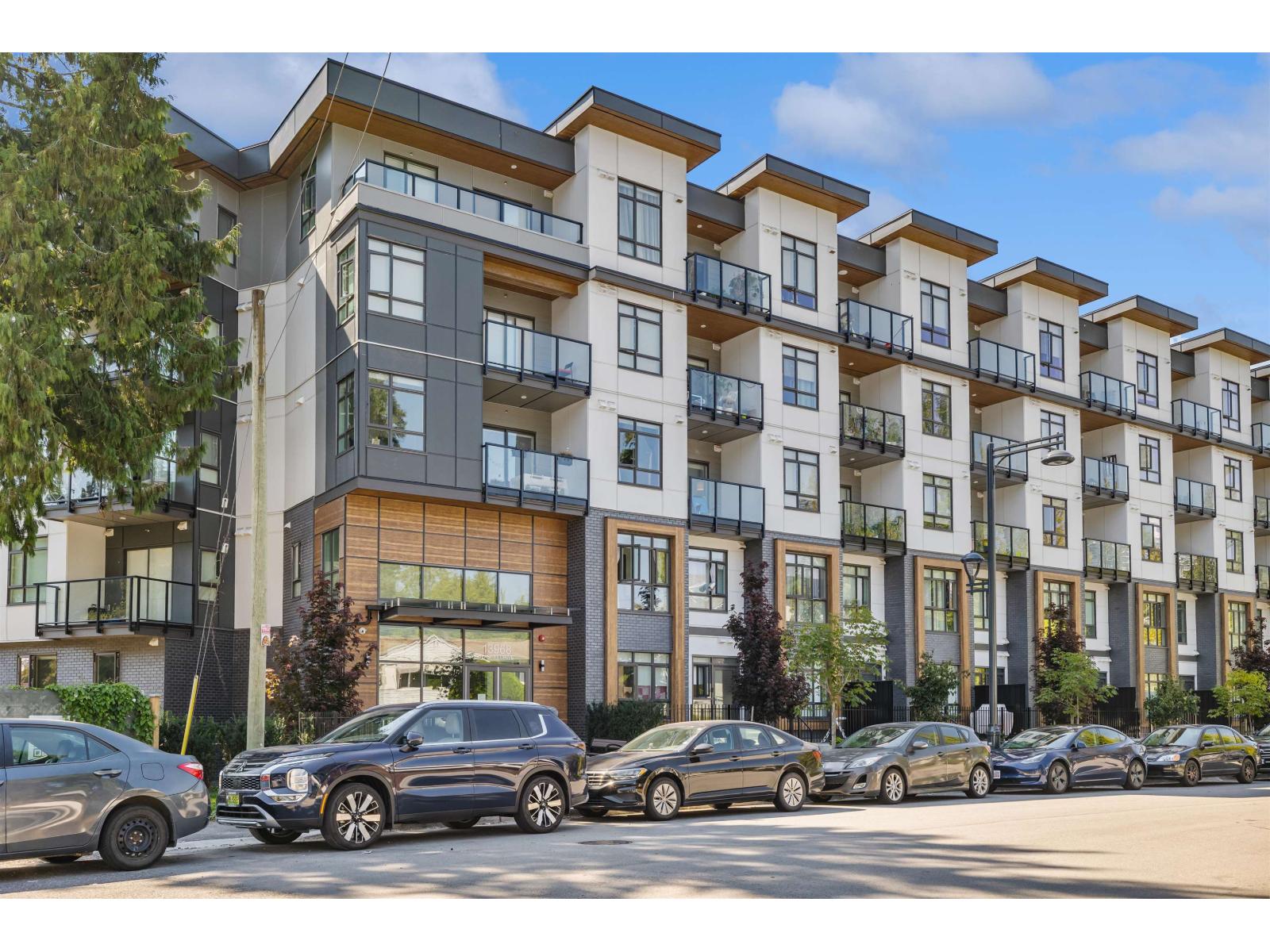 13968 Laurel Drive Unit 220, Surrey, BC V3T 0S9