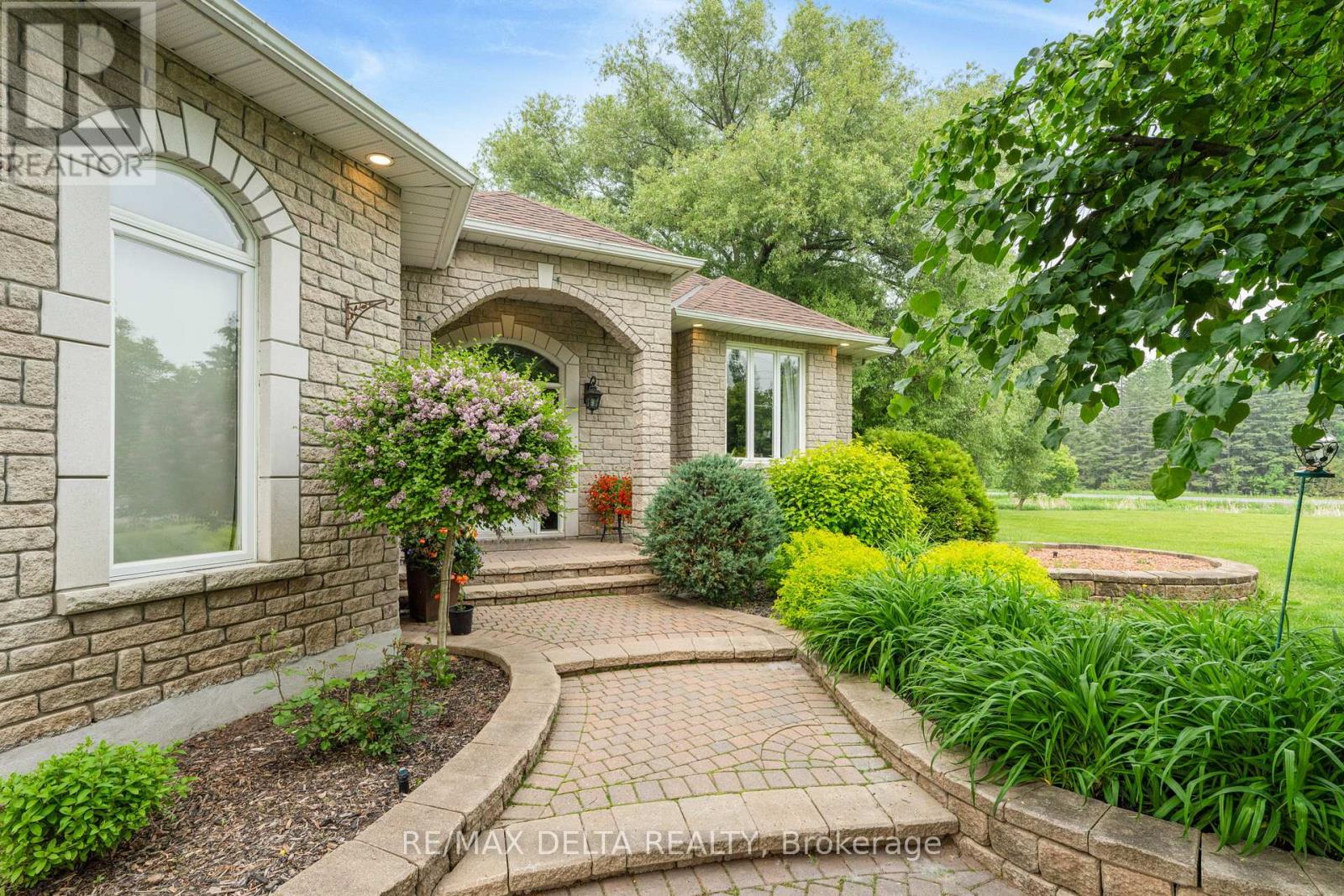 1819 Baseline Rd, Clarence-Rockland, ON K4K 1K7