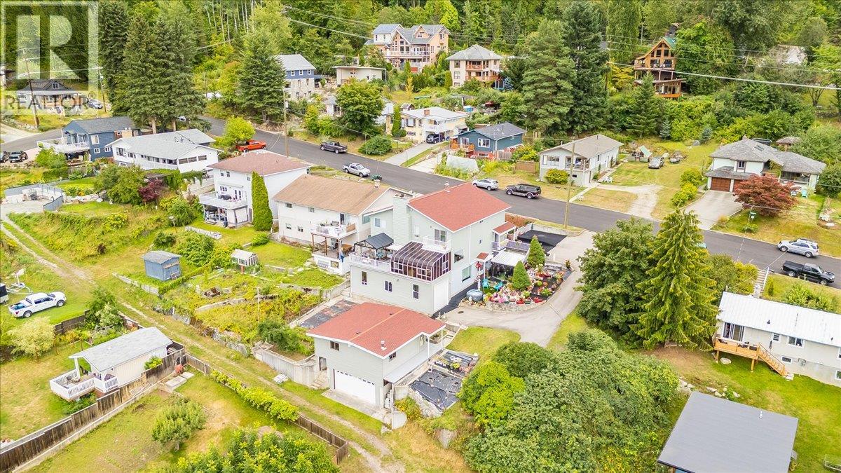 801 Houston St, Nelson, BC V1L 5J3