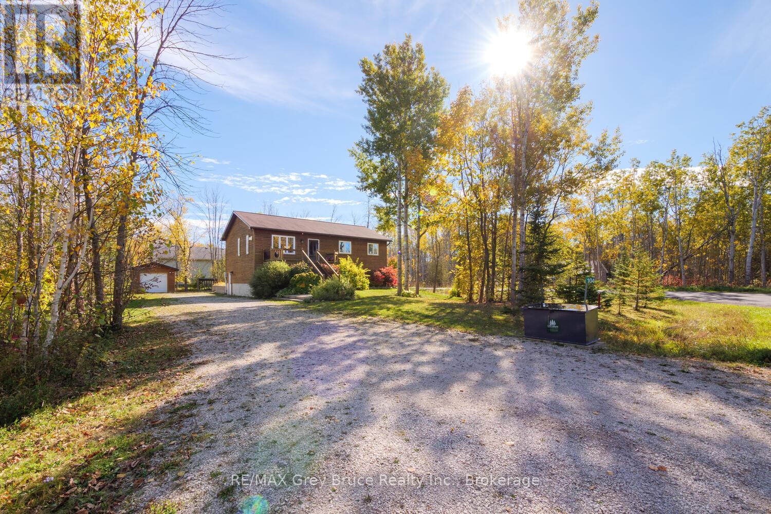 104 Maple Dr, Northern Bruce Peninsula, ON N0H 1Z0