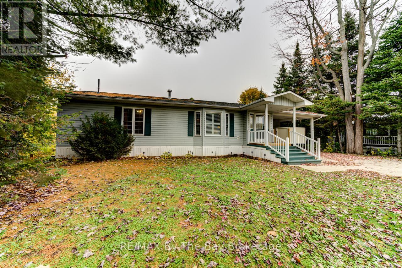 34 Topaz St, Wasaga Beach, ON L9Z 1X7