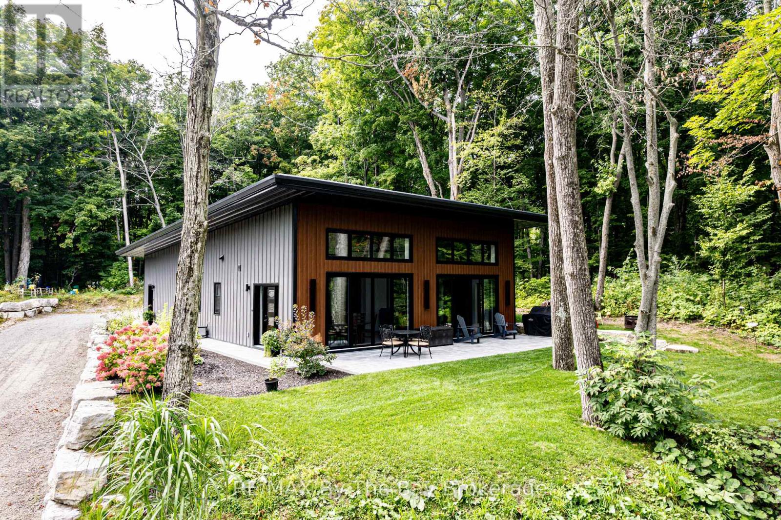 1584 Champlain Rd, Tiny, ON L9M 0C1