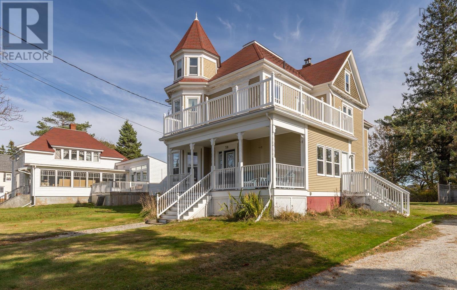 39 Brunswick St, Yarmouth, NS B5A 2E7