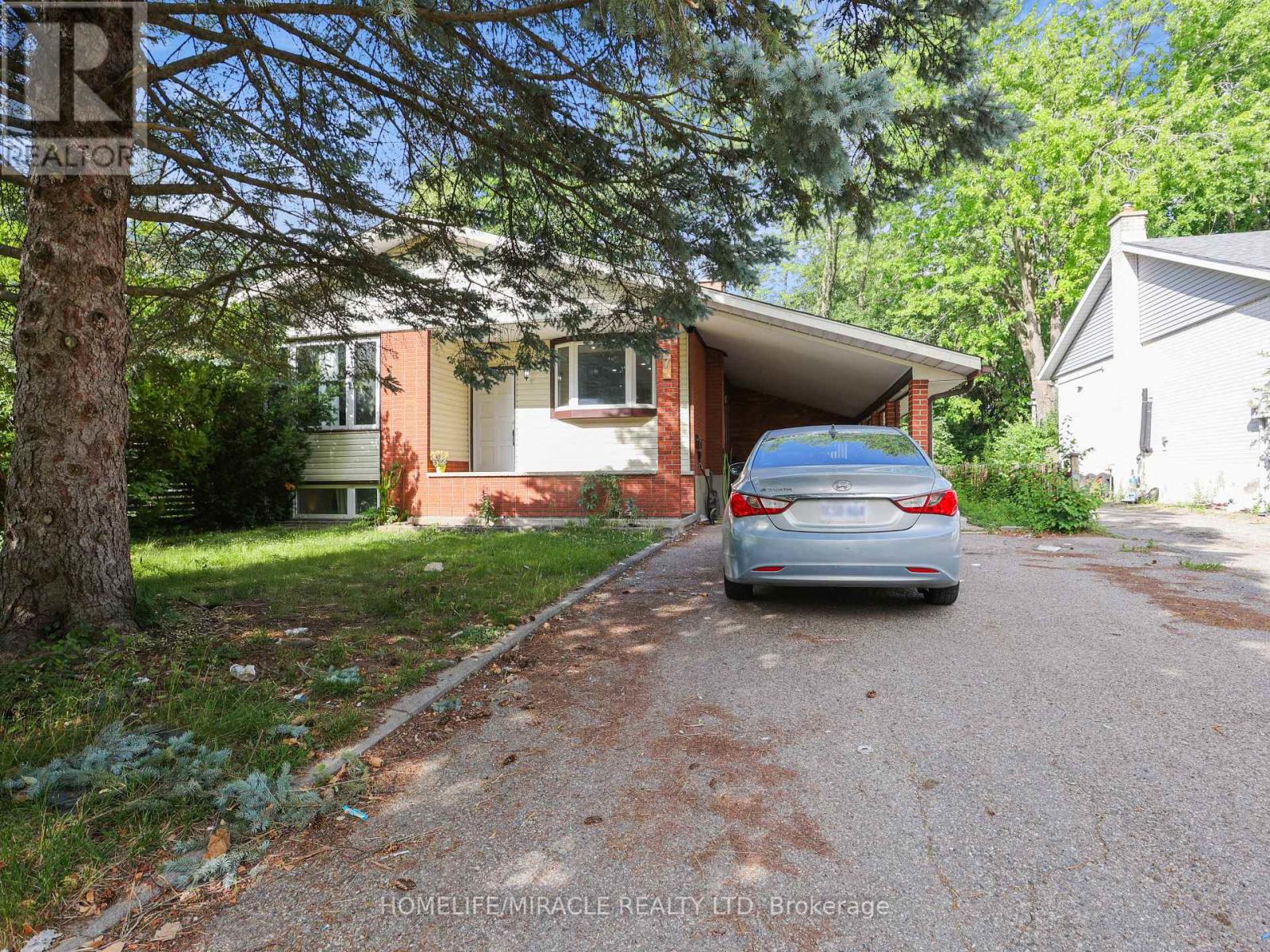 7 Cardill Cres, Waterloo, ON N2L 3Y7