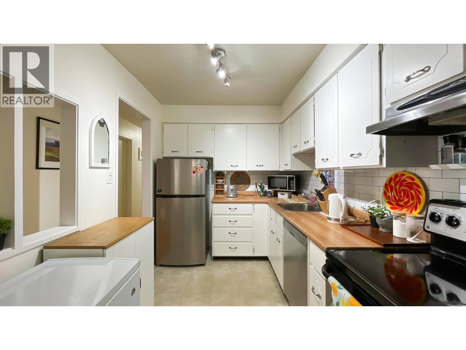 327 Ninth Street Unit 207, New Westminster, BC V3M 3V8
