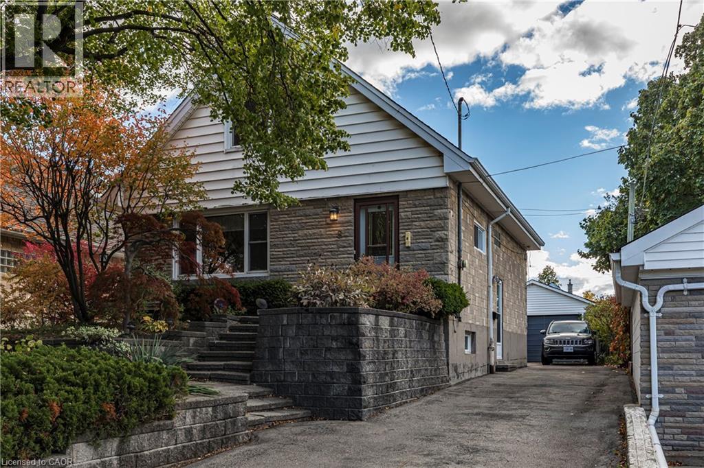 8 Sylvia Cres, Hamilton, ON L8K 2A9