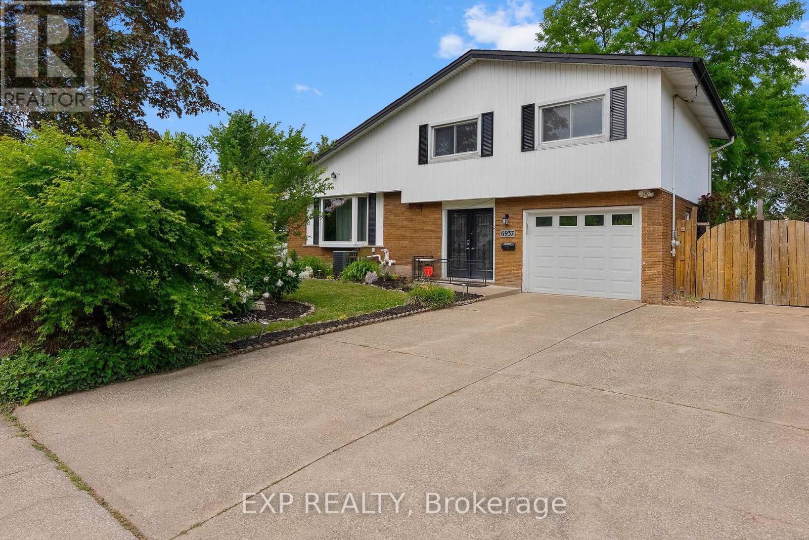 6937 Waterloo Dr, Niagara Falls, ON L2J 1E3