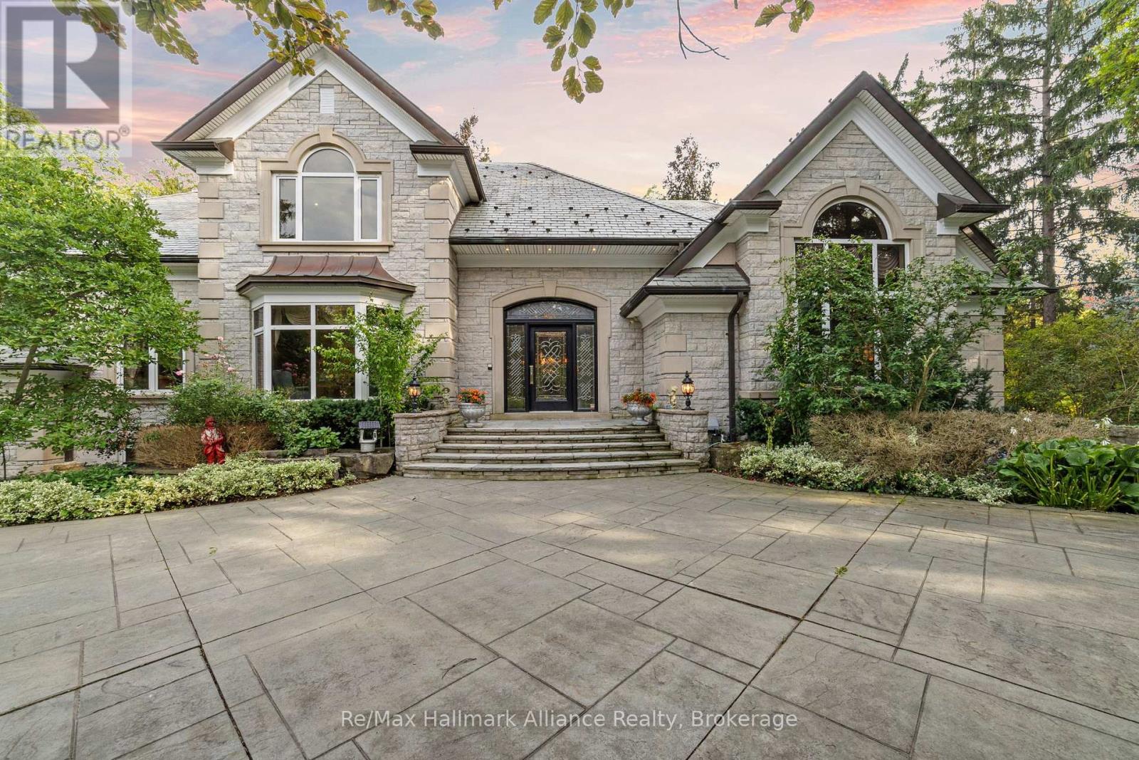 1024 Linbrook Rd, Oakville, ON L6J 2L1