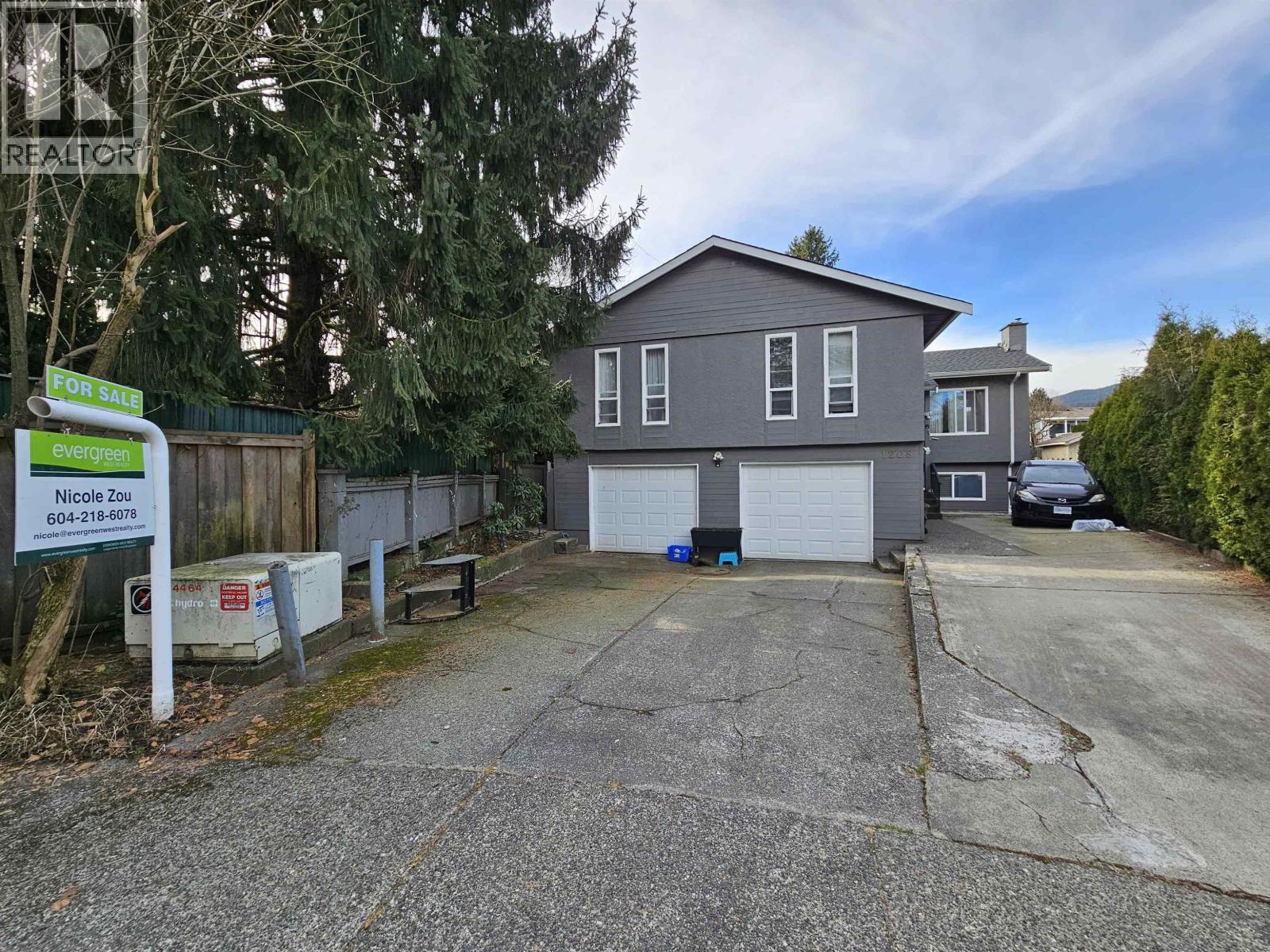 1208 Entrance Ct, Coquitlam, BC V3E 1E5