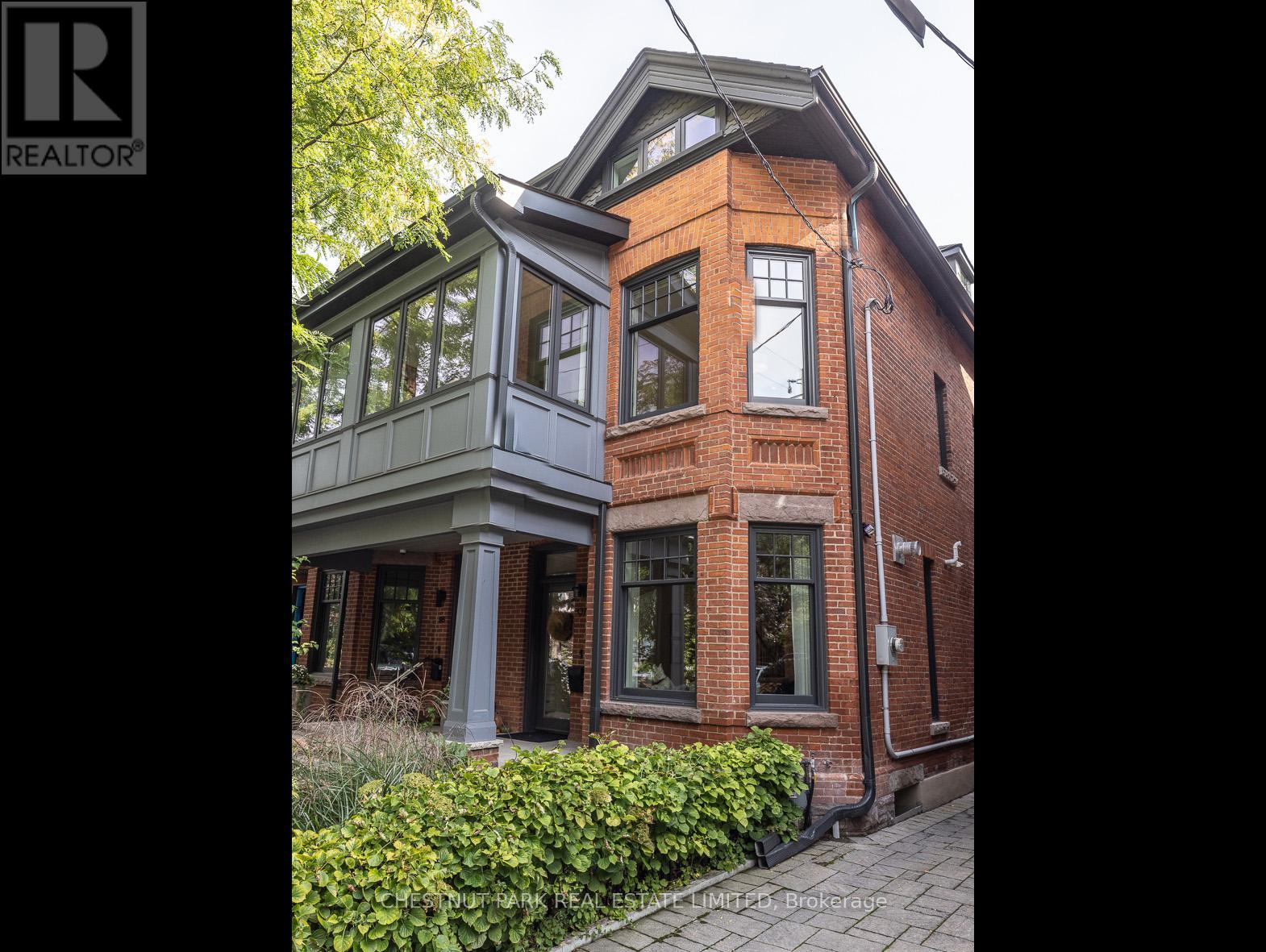 97 Walker Ave, Toronto, ON M4V 1G3