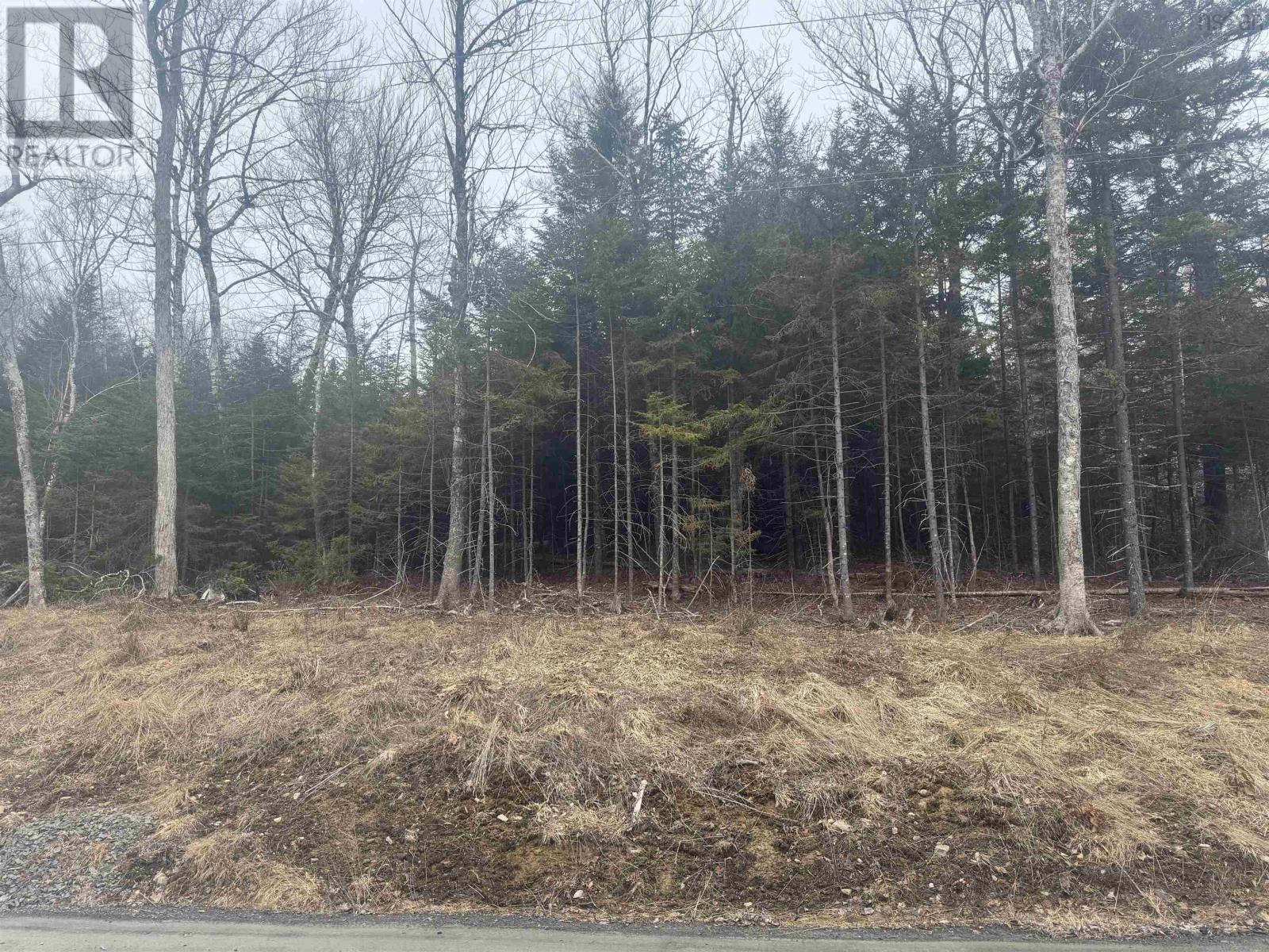 8 Douglaswood Dr, Mount Uniacke, NS B0N 1Z0